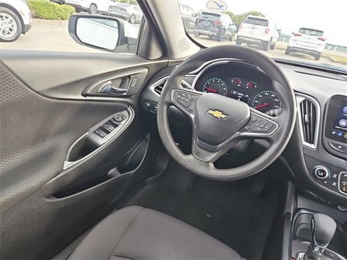 Used 2024 Chevrolet Malibu LT image 9