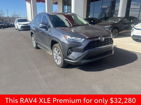Used 2023 Toyota RAV4 XLE Premium image 5