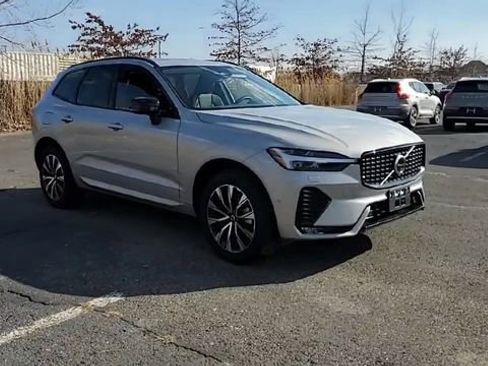 Used 2025 Volvo XC60 B5 Plus image 2