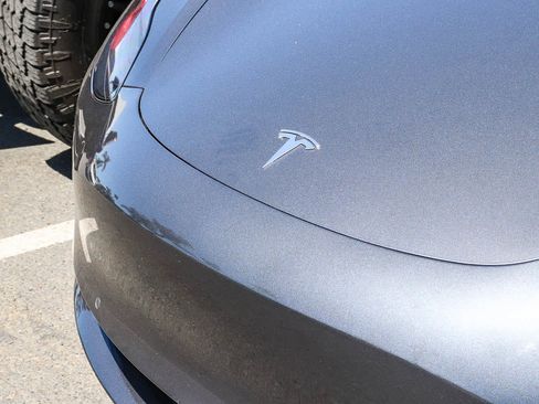 Used 2022 Tesla Model 3 Long Range AWD/4WD image 3
