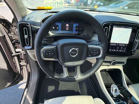 Used 2025 Volvo XC40 B5 Plus AWD/4WD image 25