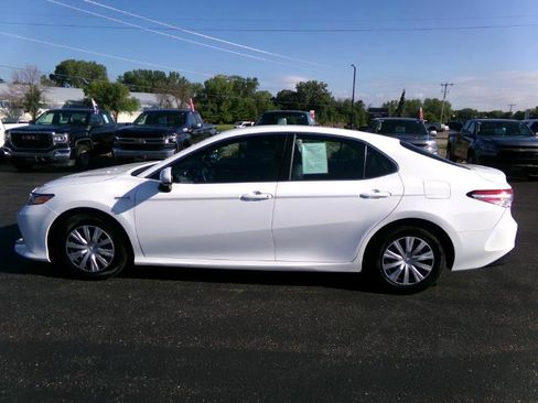 Used 2018 Toyota Camry LE image 5