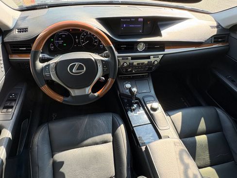 Used 2013 Lexus ES 300h w/ Premium Pkg FWD image 13