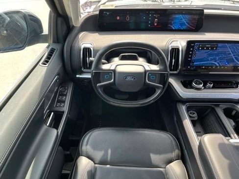 Used 2025 Ford Expedition Max Platinum AWD/4WD image 14
