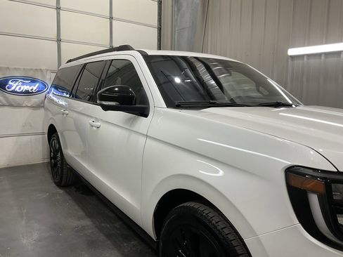 Used 2025 Ford Expedition Max Platinum w/ Stealth Appearance Package image 4