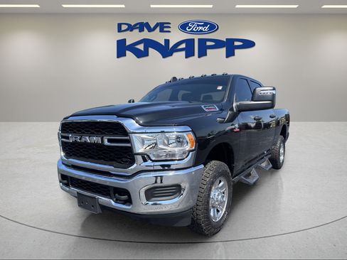 Used 2024 RAM 2500 Tradesman w/ Chrome Appearance Group AWD/4WD image 3