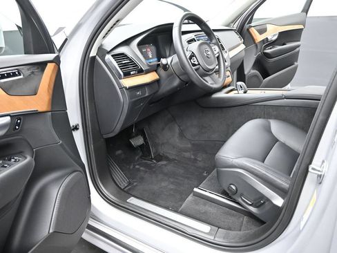 Used 2023 Volvo XC90 B6 Plus w/ Protection Package Premier AWD/4WD image 9