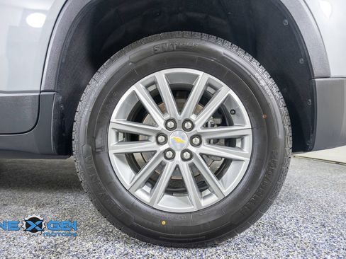 Used 2023 Chevrolet Traverse LT w/ LPO, Floor Liner Package AWD/4WD image 47