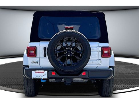 Used 2023 Jeep Wrangler Unlimited Sahara w/ Cold Weather Group AWD/4WD image 6