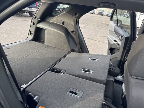 Used 2020 Chevrolet Equinox LT w/ Driver Convenience Package image 18