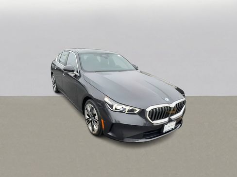 Used 2026 BMW i5 eDrive40 w/ Premium Package AWD/4WD image 2