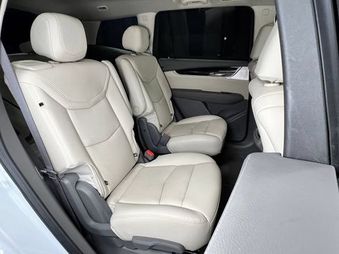 Used 2025 Cadillac XT6 Premium Luxury FWD image 17