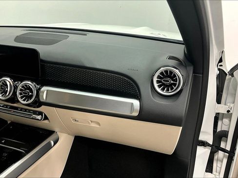 Used 2025 Mercedes-Benz GLB 250 GLB 250 image 19