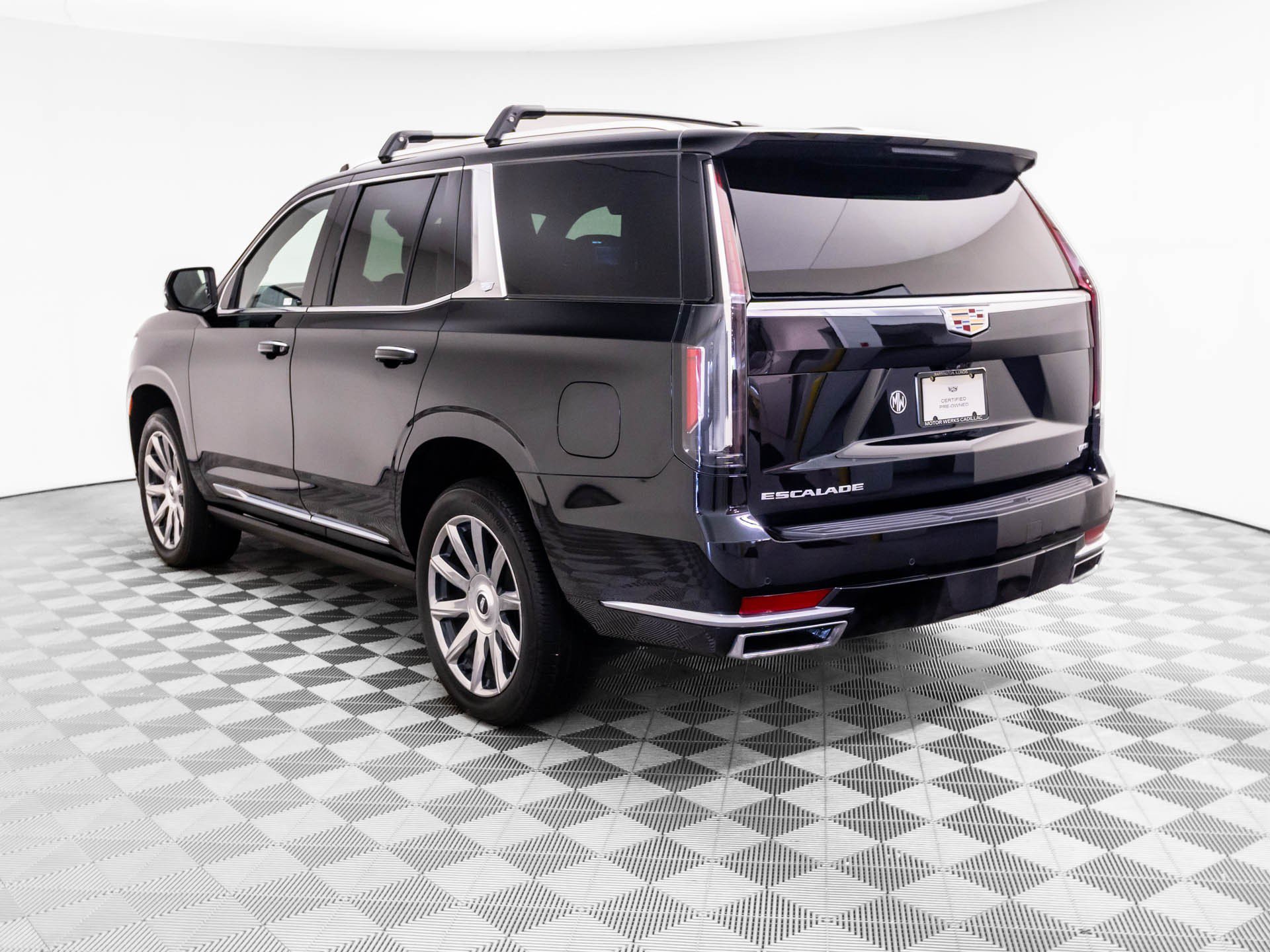 Used 2024 Cadillac Escalade Premium Luxury Platinum w/ LPO, Floor Liner Package AWD/4WD image 3