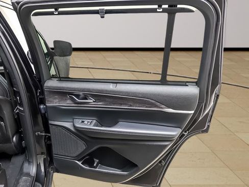 Used 2024 Jeep Grand Cherokee L Limited w/ Luxury Tech Group II image 30