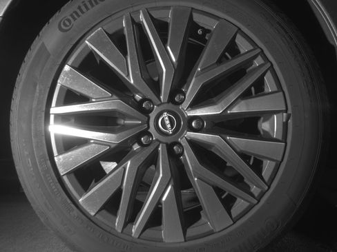 Used 2025 Nissan Altima 2.5 SV image 15