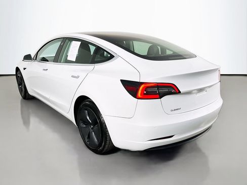 Used 2020 Tesla Model 3 Standard Range RWD image 9