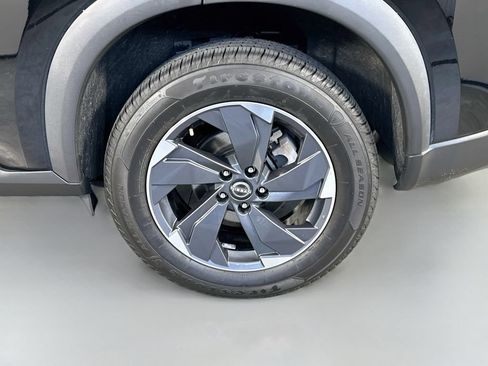 Used 2024 Nissan Rogue SV FWD image 33