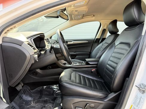 Used 2018 Ford Fusion SE w/ Equipment Group 602A FWD image 12