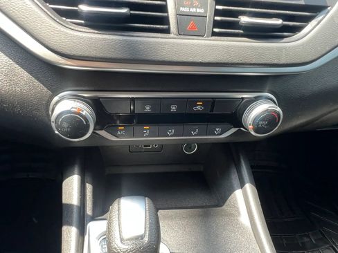 Used 2022 Nissan Altima 2.5 SV FWD image 23