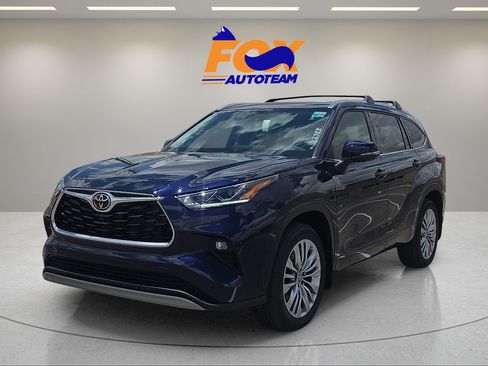 New 2026 Toyota Highlander Platinum AWD/4WD image 1