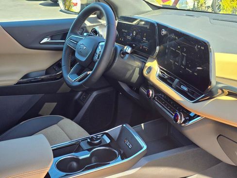 Used 2026 Chevrolet Equinox ACTIV w/ Convenience Package III FWD image 31