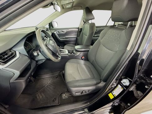 Used 2021 Toyota RAV4 XLE image 14