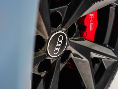 Used 2022 Audi R8 V10 w/ Premium Package RWD image 34