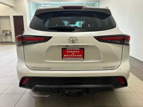 Certified 2024 Toyota Highlander XLE image 5