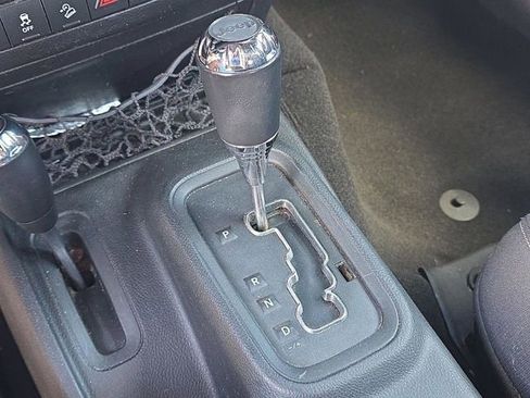 Used 2017 Jeep Wrangler Unlimited Sahara image 31