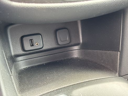 Used 2018 Chevrolet Equinox LT FWD image 25