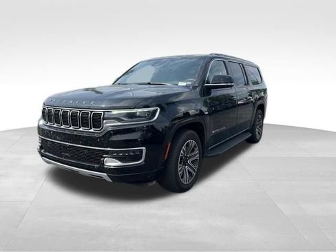Used 2024 Jeep Wagoneer L Series II w/ Flexible Seating Group AWD/4WD image 9