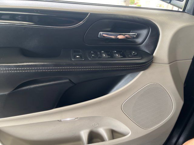 Used 2018 Dodge Grand Caravan SXT FWD image 18