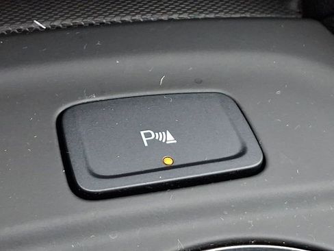 Used 2022 Chevrolet Equinox RS w/ RS Leather Package image 25