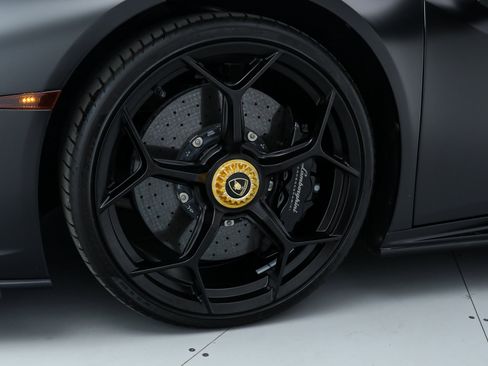 Used 2024 Lamborghini Huracan EVO image 13