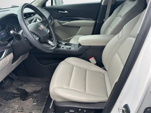 Used 2023 Cadillac XT4 Luxury w/ Cold Weather Package image 12