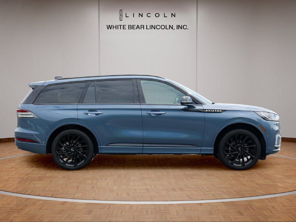 Used 2026 Lincoln Aviator Reserve AWD/4WD image 4