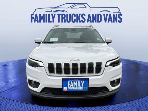 Used 2019 Jeep Cherokee Latitude w/ Cold Weather Group image 8