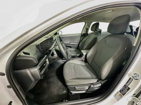 Used 2025 Kia K4 FWD image 13