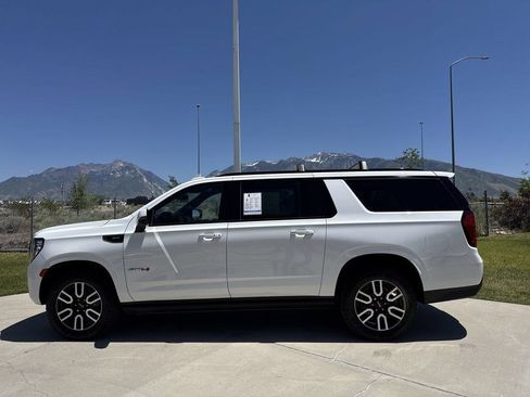 Used 2023 GMC Yukon XL AT4 w/ AT4 Premium Package AWD/4WD image 3