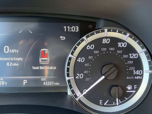 Used 2023 Toyota Highlander XLE FWD image 24