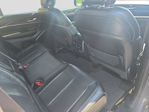 Used 2023 Jeep Grand Cherokee Overland RWD image 11