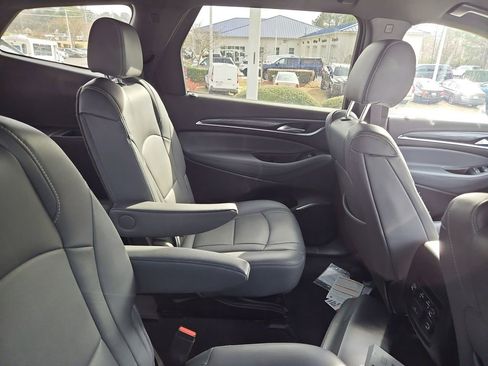 Used 2024 Buick Enclave Premium image 8