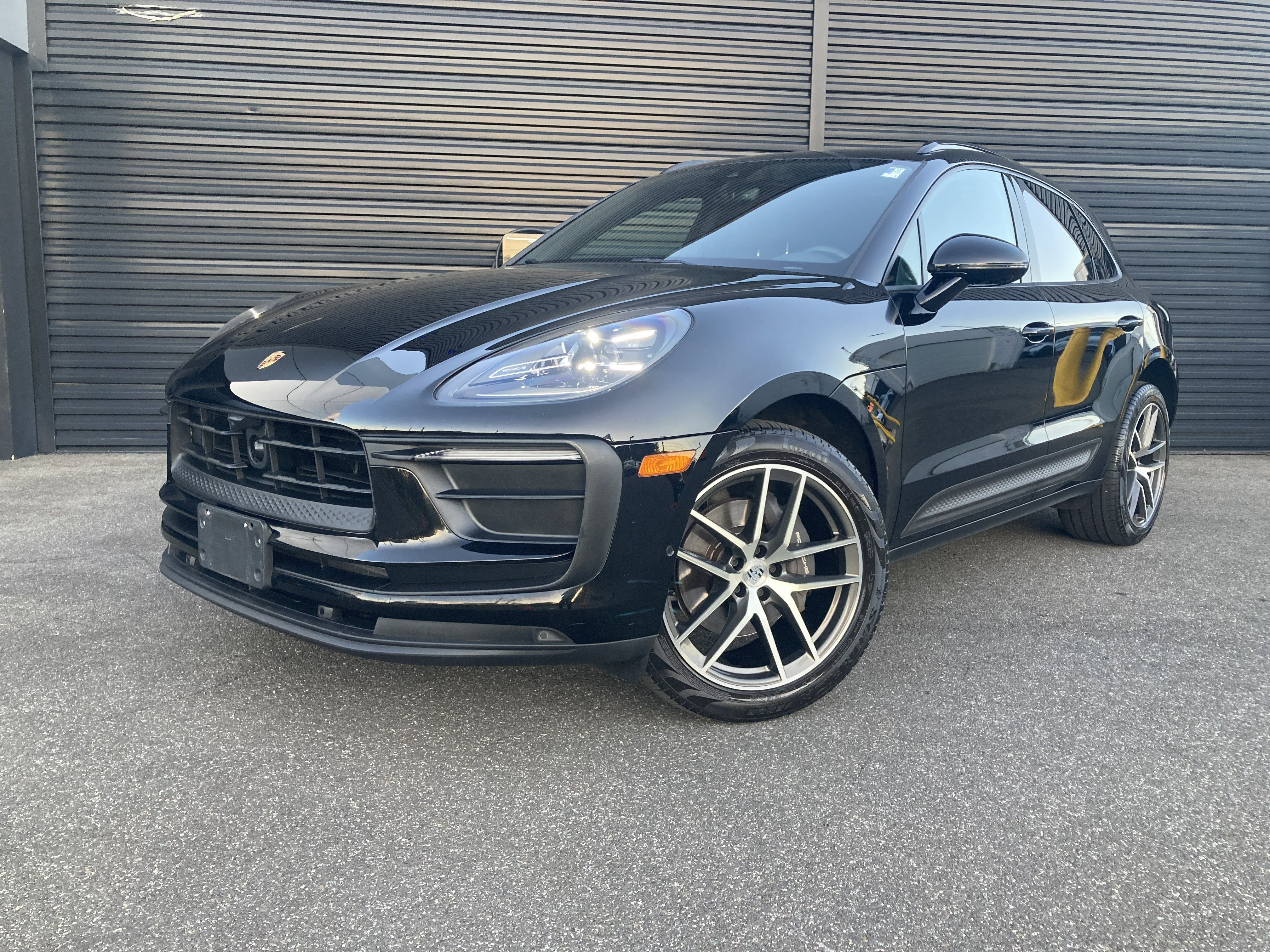 Certified 2024 Porsche Macan AWD/4WD image 1