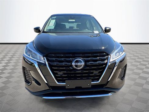 New 2025 Nissan Kicks Play S image 2