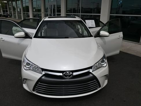 Used 2017 Toyota Camry XLE w/ Moonroof Package FWD image 35