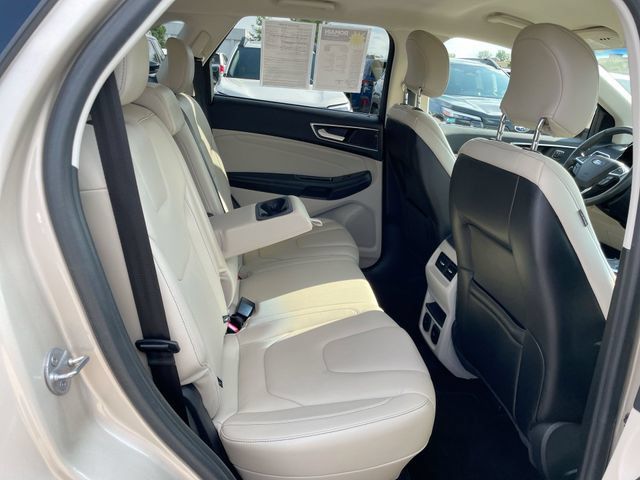Used 2017 Ford Edge Titanium w/ Technology Package AWD/4WD image 16