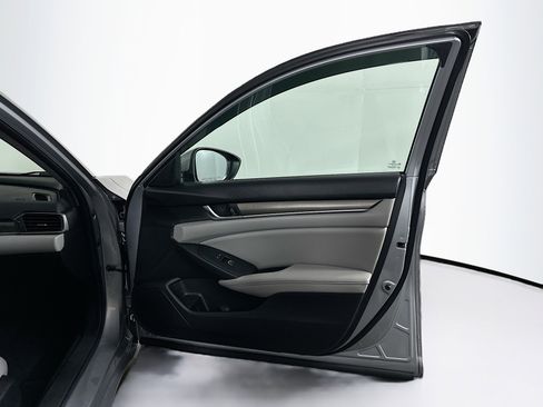 Used 2019 Honda Accord LX image 30