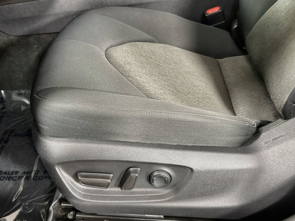 Used 2021 Toyota Camry LE w/ Carpet Mat Package (TMS) FWD image 15