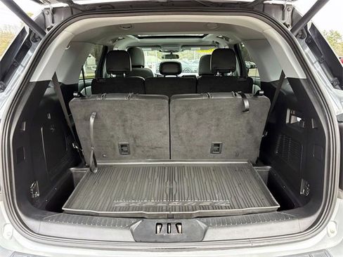 Used 2022 Ford Explorer XLT w/ Equipment Group 202A image 15